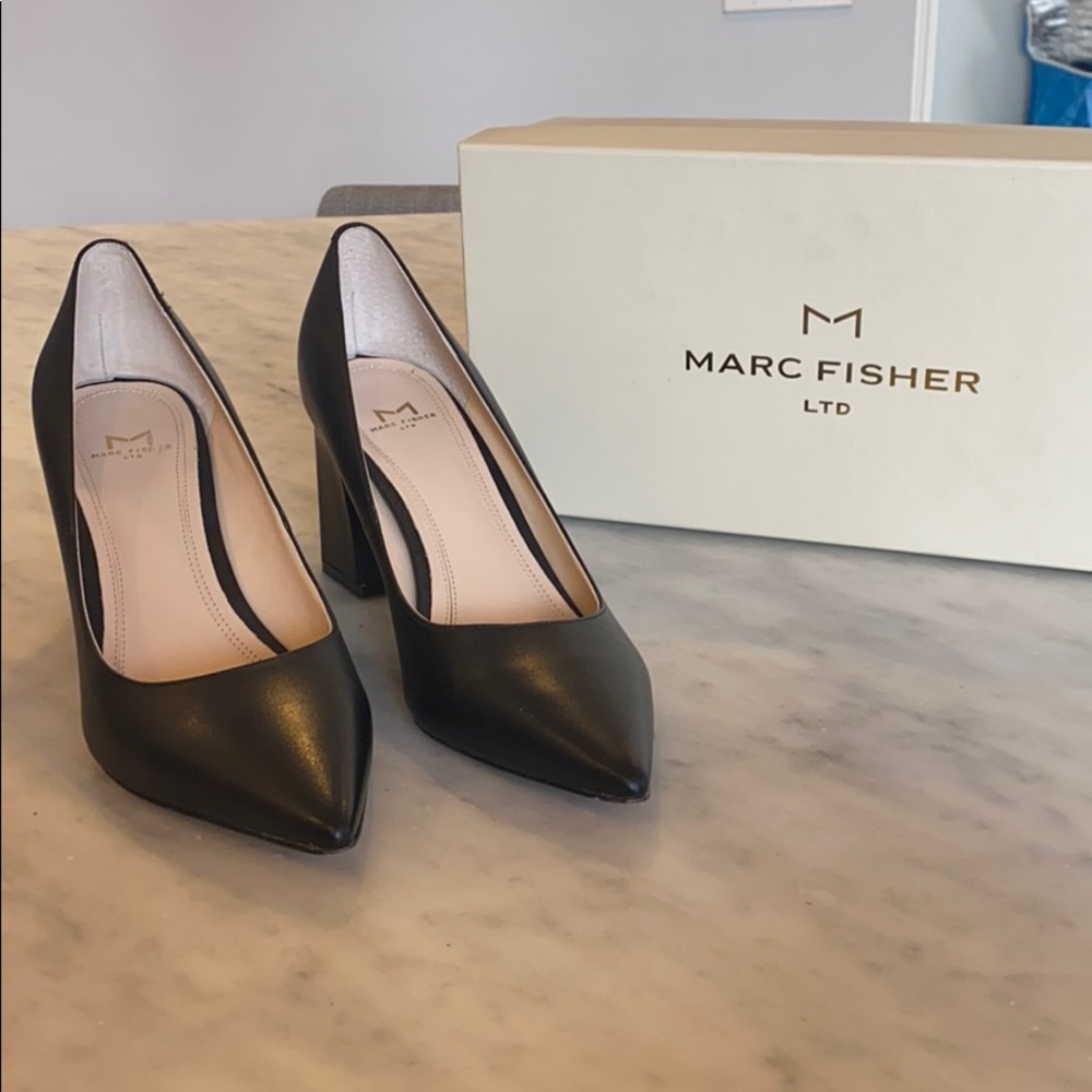 Marc Fisher ZALA 8.5 black leather pumps